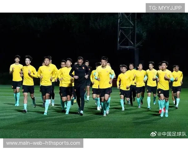 国足球员恢复训练状态良好，国足32名球员全部参加赛前官方训练